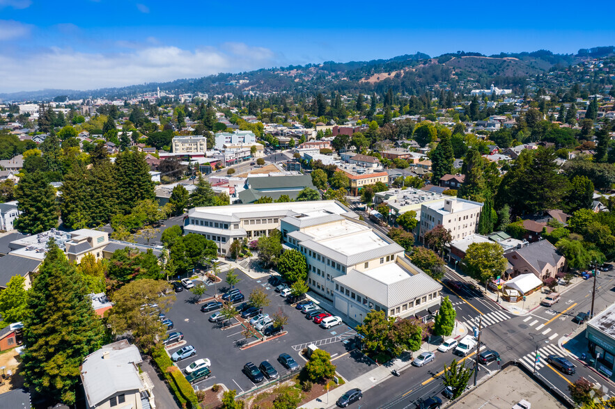 5901 College Ave, Oakland, CA en alquiler - Vista aérea - Imagen 3 de 6