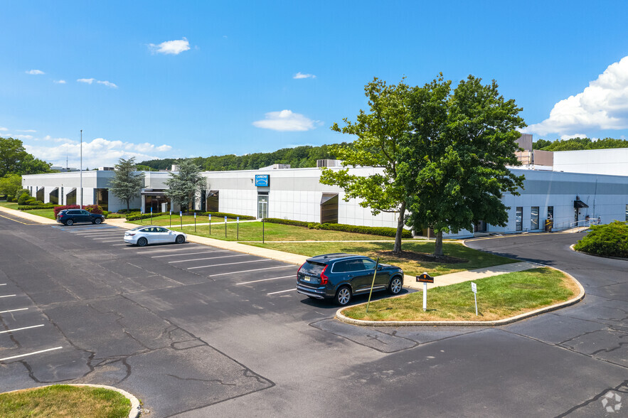 246 Industrial Way W, Eatontown, NJ en alquiler - Foto principal - Imagen 1 de 7