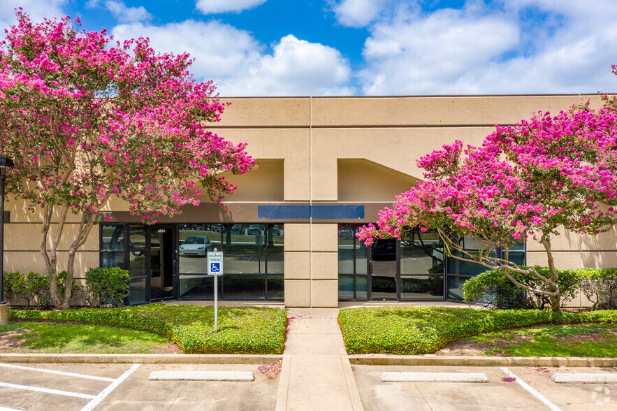 6850-6862 Alamo Downs Pky, San Antonio, TX en alquiler - Foto del edificio - Imagen 2 de 17