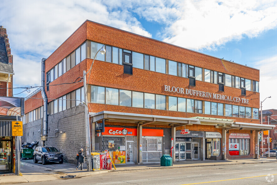 1011 Dufferin St, Toronto, ON en alquiler - Foto del edificio - Imagen 2 de 4