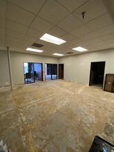 111 N 1st St, Burbank, CA en alquiler Foto del interior- Imagen 2 de 4