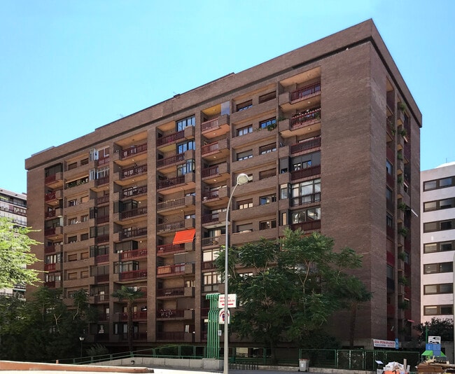 Más detalles de Calle de la Infanta Mercedes, 92, Madrid - Oficina/Local en alquiler