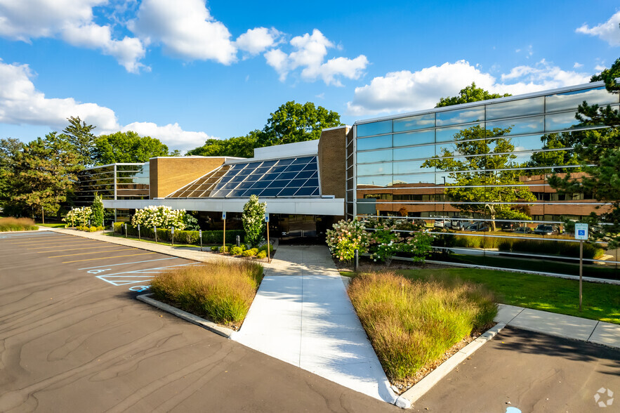 2600 S Telegraph Rd, Bloomfield Hills, MI en alquiler - Foto del edificio - Imagen 3 de 11