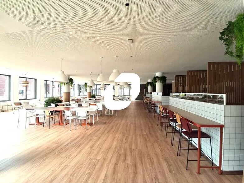 2 Avenue De La Gare, Montigny-le-Bretonneux en alquiler - Foto del edificio - Imagen 2 de 14