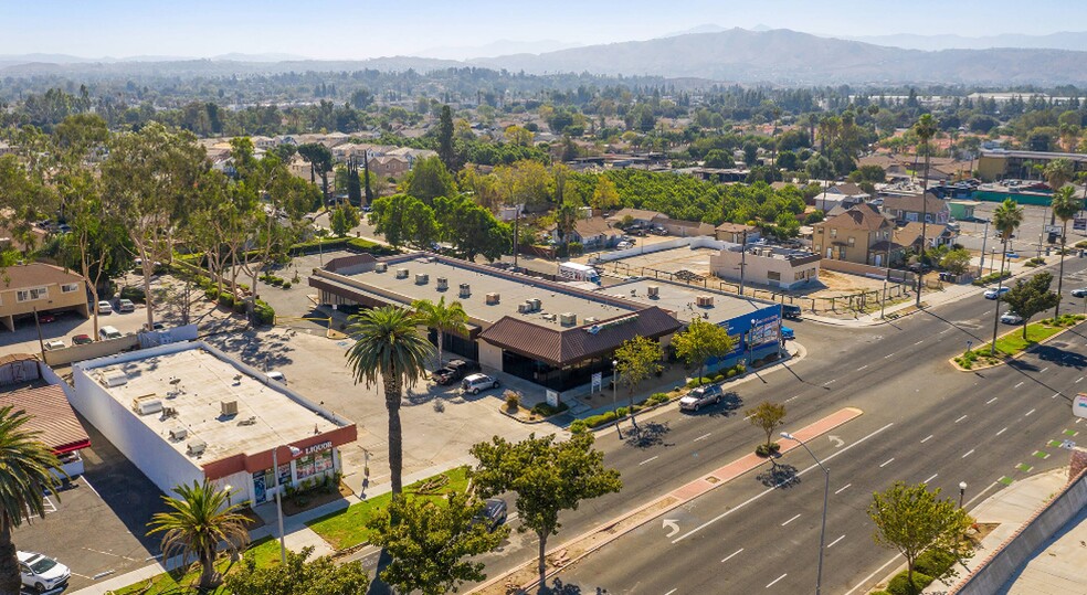 9758 Magnolia Ave, Riverside, CA en venta - Foto del edificio - Imagen 1 de 9