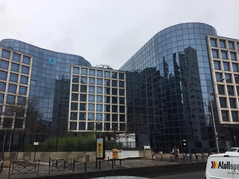 45 Rue Louis Blanc, Courbevoie en alquiler - Foto del edificio - Imagen 2 de 7