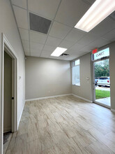 7853-7883 SW Ellipse Way, Stuart, FL en alquiler Foto del interior- Imagen 2 de 4