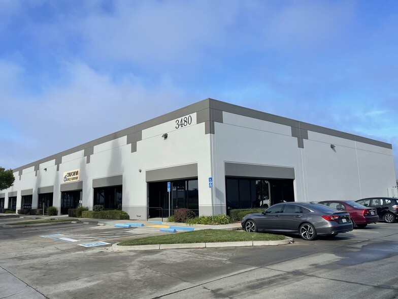 3380 Industrial Blvd, West Sacramento, CA en alquiler - Foto del edificio - Imagen 3 de 3