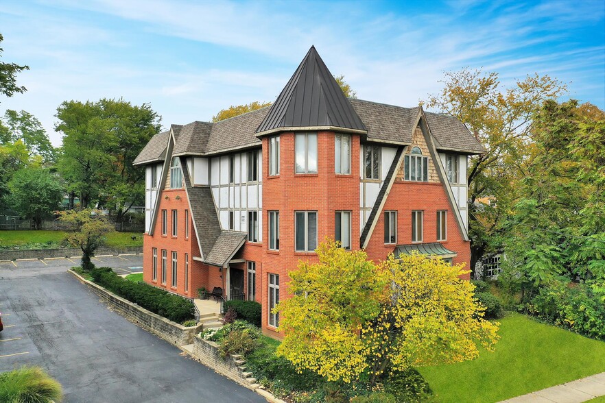 386 Pennsylvania Ave, Glen Ellyn, IL en alquiler - Foto del edificio - Imagen 1 de 17