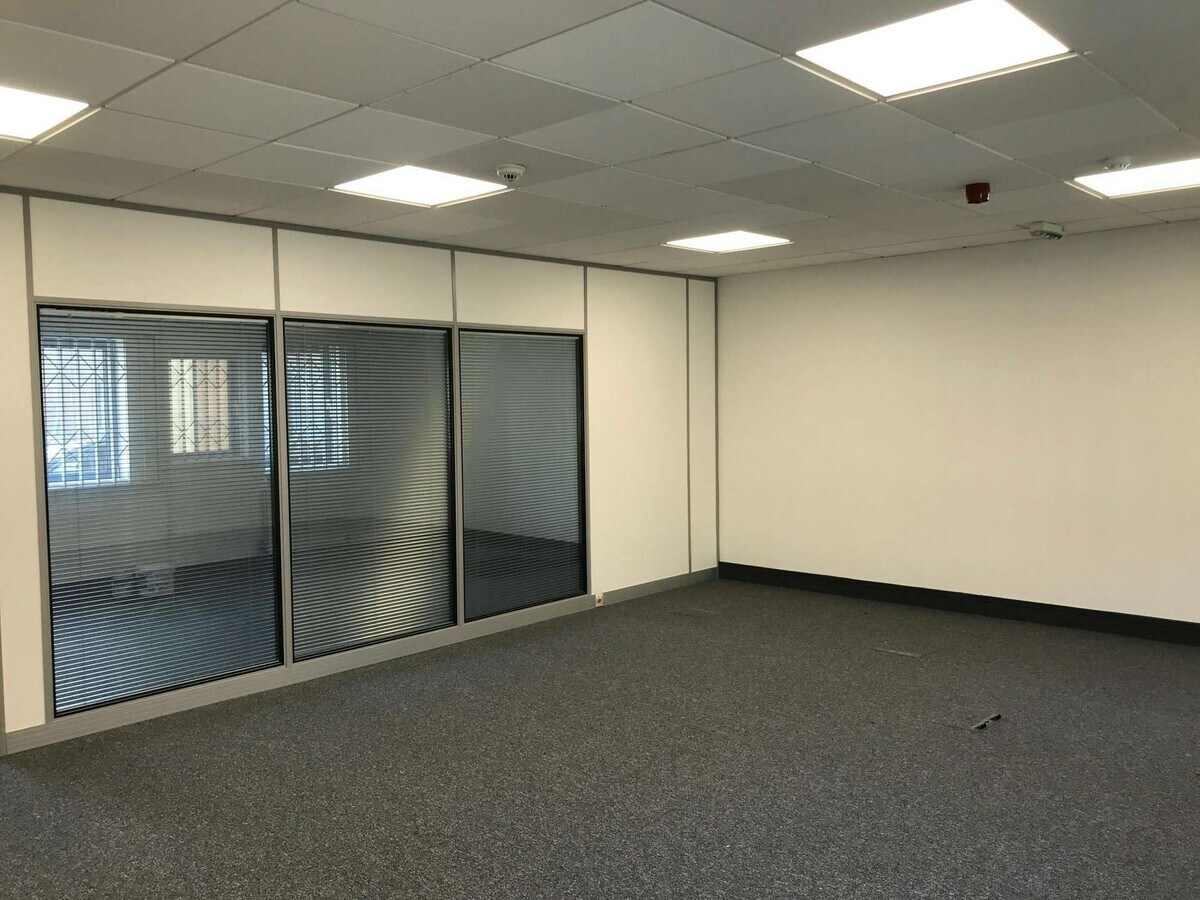 9 Raleigh Walk, Cardiff, VGL CF10 4LN - Unidad 9 - - Foto del interior - Image 1 of 1