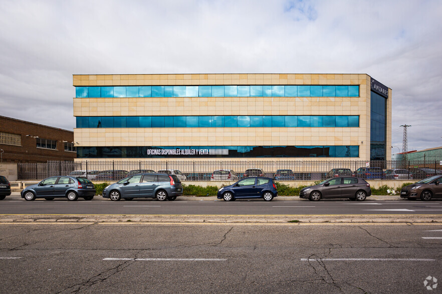 Calle Fábricas, 8, Alcorcón, Madrid en alquiler - Foto del edificio - Imagen 2 de 5