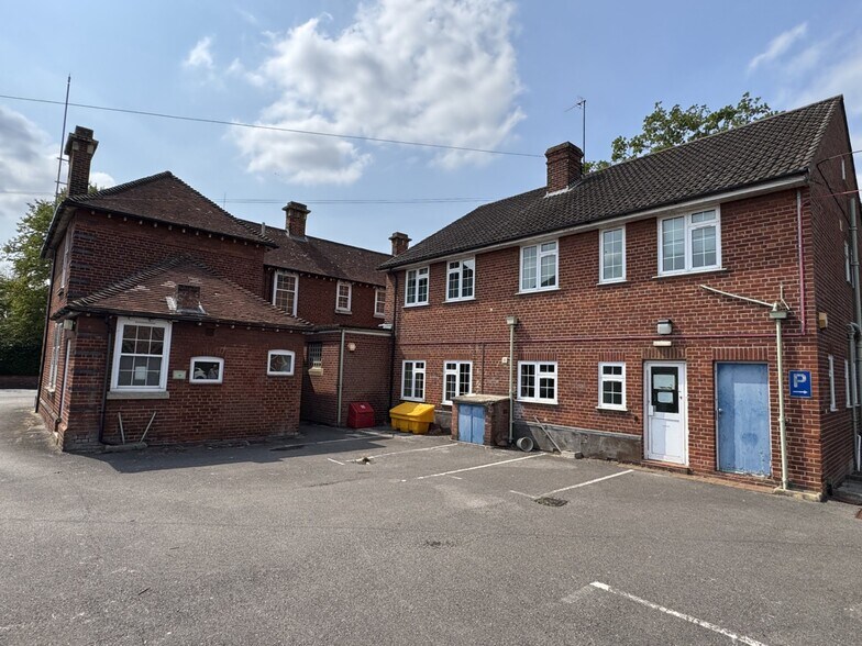 69 Reading Road, Reading en venta - Foto del edificio - Imagen 2 de 7