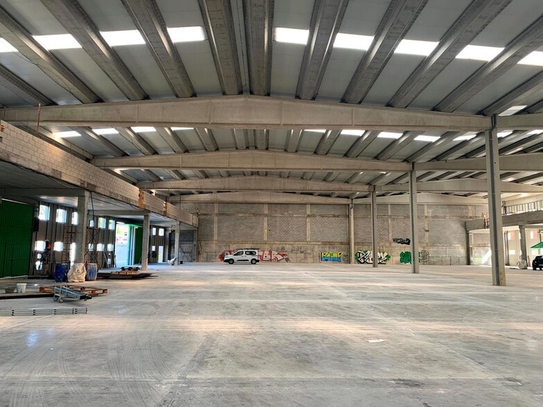 Nave en San Agustín del Guadalix, Madrid en alquiler - Foto del edificio - Imagen 2 de 11