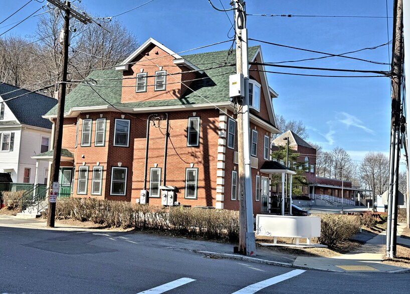 44 Montvale Ave, Stoneham, MA en venta - Foto del edificio - Imagen 3 de 31