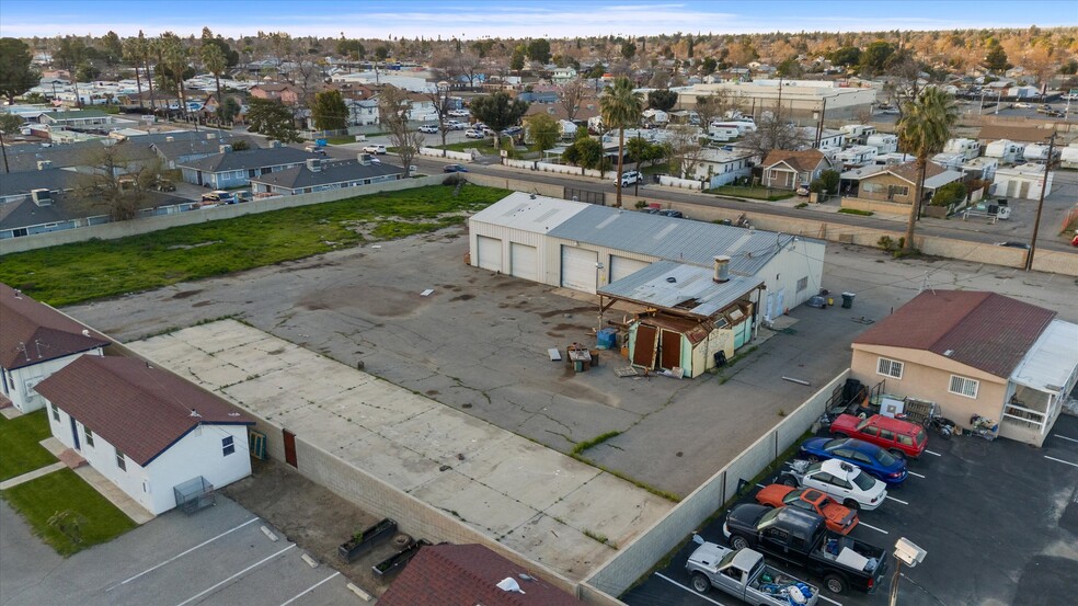 141 N Chester Ave, Bakersfield, CA en venta - Foto del edificio - Imagen 1 de 25