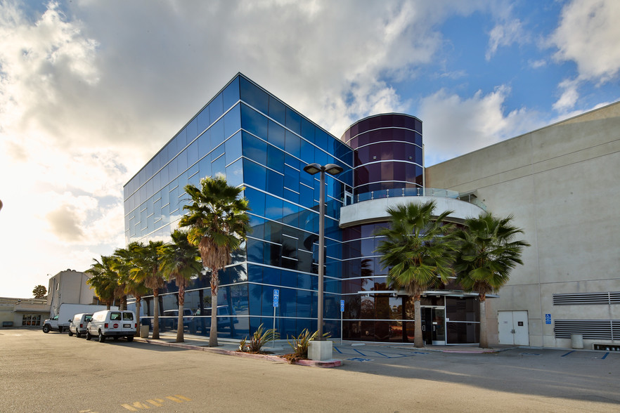 1377 N Serrano Ave, Los Angeles, CA en alquiler - Foto del edificio - Imagen 1 de 17