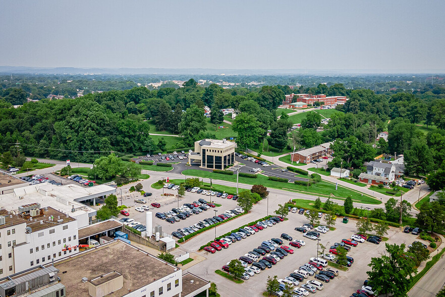 1700 Old Bluegrass Ave, Louisville, KY en alquiler - Foto del edificio - Imagen 2 de 9