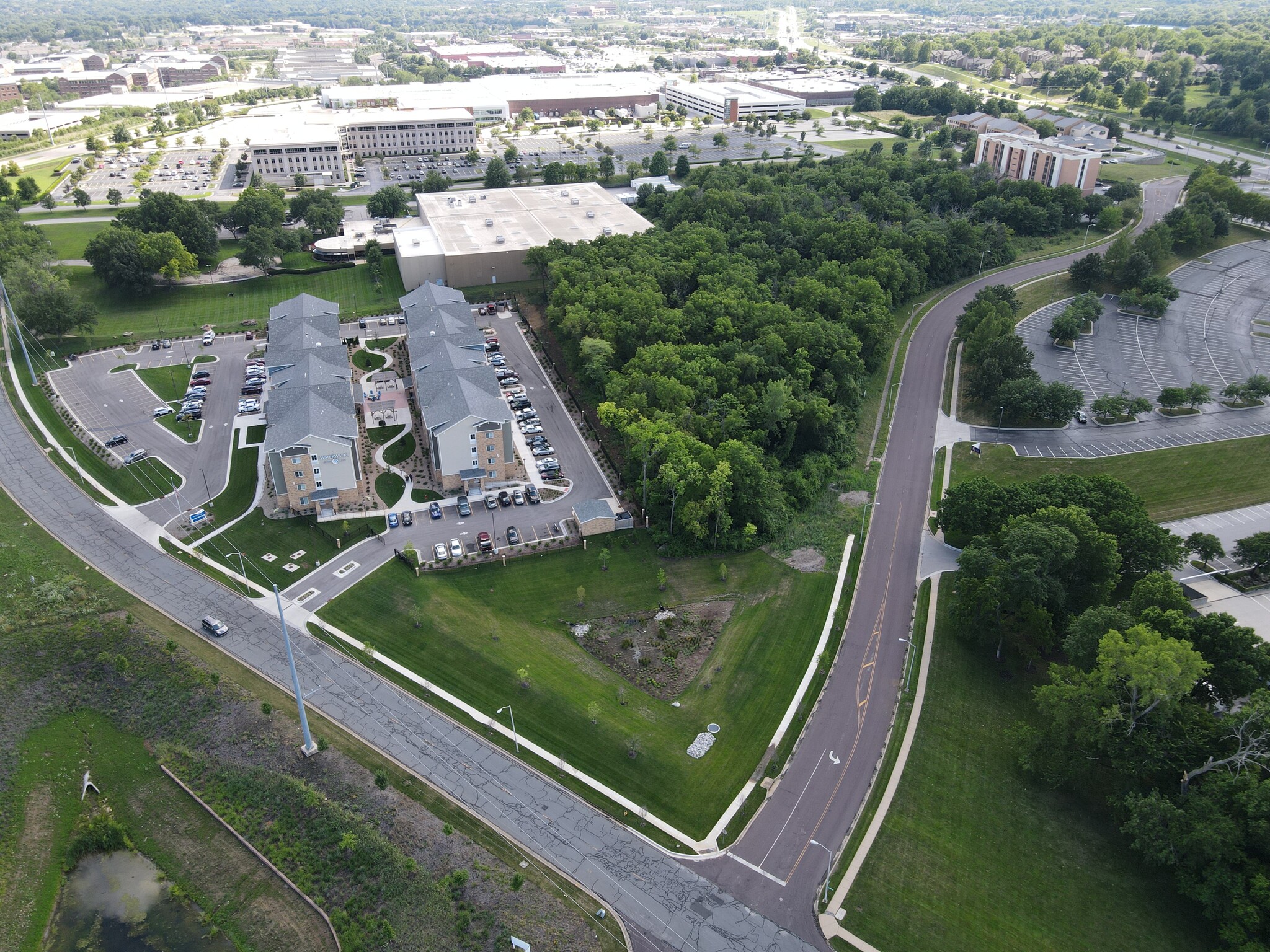 112th & Glenwood, Overland Park, KS en venta Foto del edificio- Imagen 1 de 2