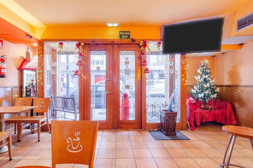 Local en Gijón, Asturias en venta - Foto del edificio - Imagen 3 de 56