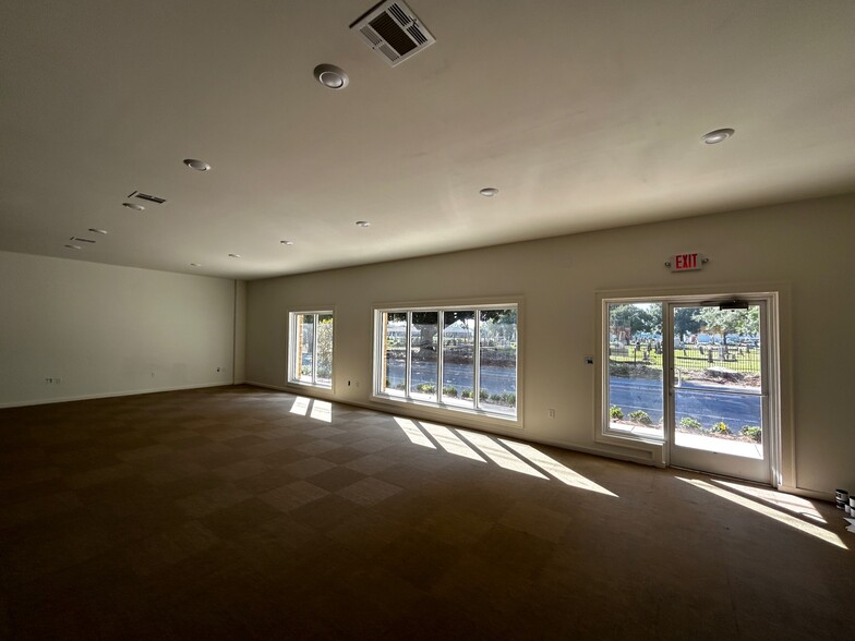 1011 Desiard St, Monroe, LA en alquiler - Foto del interior - Imagen 2 de 10