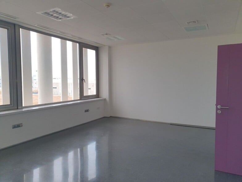 Oficina en La Rinconada en alquiler - Foto del edificio - Imagen 3 de 13