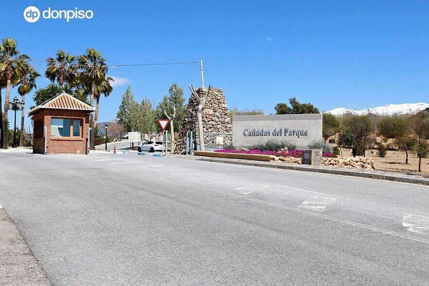 Calle Buganvilla, Dílar, Granada en venta - Foto del edificio - Imagen 2 de 19