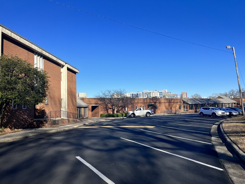 624 Quaker Ln, High Point, NC en venta - Foto del edificio - Imagen 1 de 6