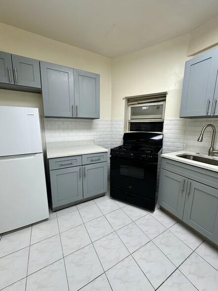 11710 Jamaica Ave, Richmond Hill, NY en venta - Foto del edificio - Imagen 3 de 7