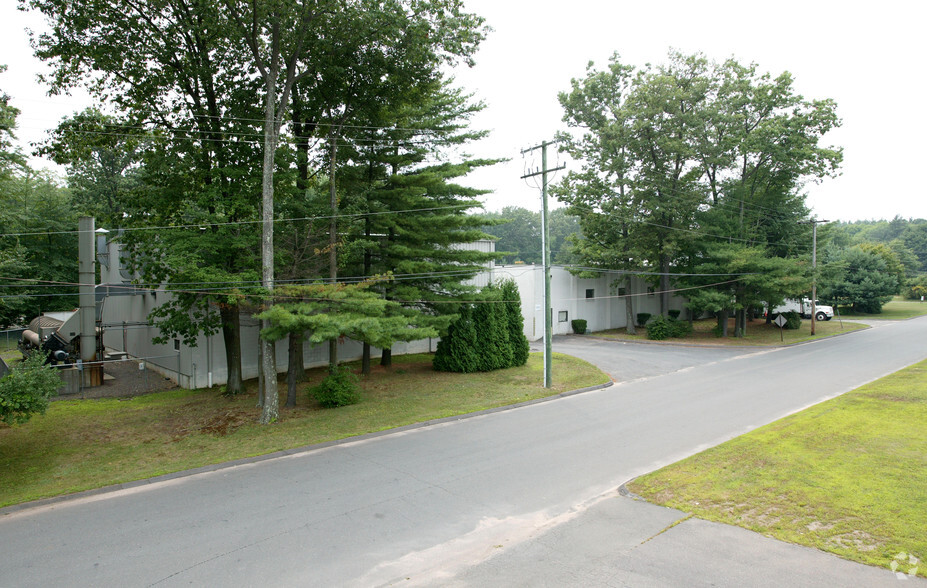 16 Southwood Dr, Bloomfield, CT en venta - Foto del edificio - Imagen 3 de 5