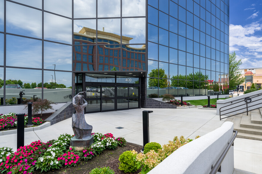 400 Chesterfield Ctr, Chesterfield, MO en alquiler - Foto del edificio - Imagen 2 de 3