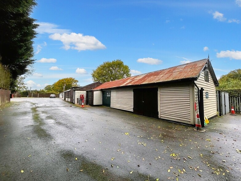 Lowfield Heath Rd, Charlwood en alquiler - Foto del edificio - Imagen 3 de 6