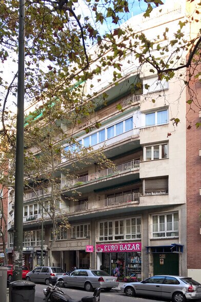 Calle de Edgar Neville, Madrid, Madrid en venta - Foto del edificio - Imagen 2 de 5