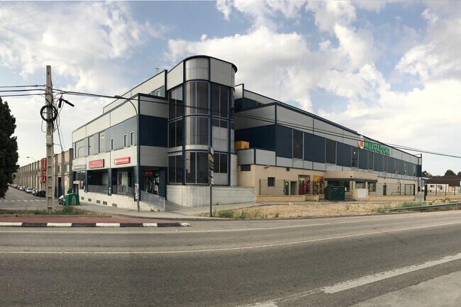 Más detalles de Calle de Ramón y Cajal, 60, Daganzo de Arriba - Local en venta