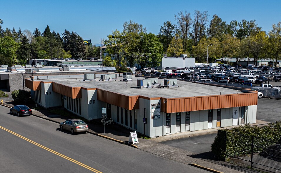 71 Centennial Loop, Eugene, OR en alquiler - Foto del edificio - Imagen 2 de 6