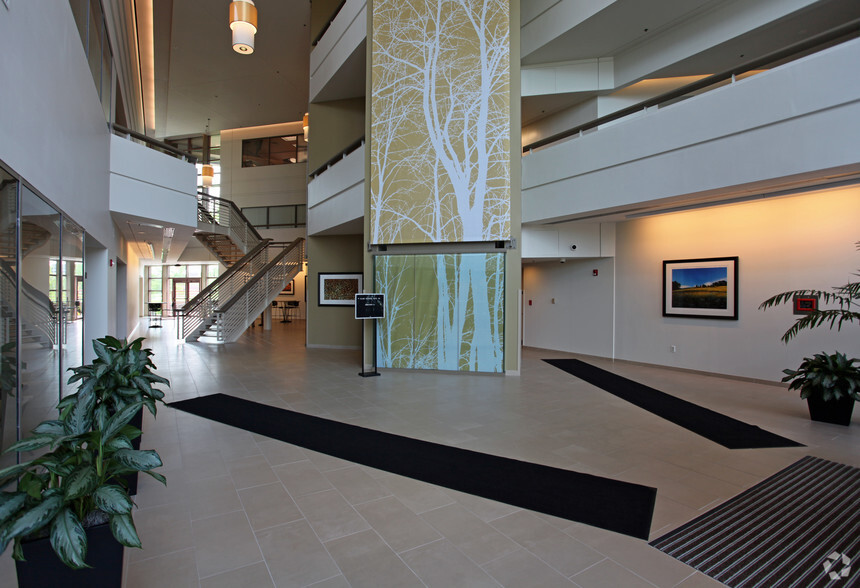 4551 W 107th St, Overland Park, KS en alquiler - Lobby - Imagen 3 de 10