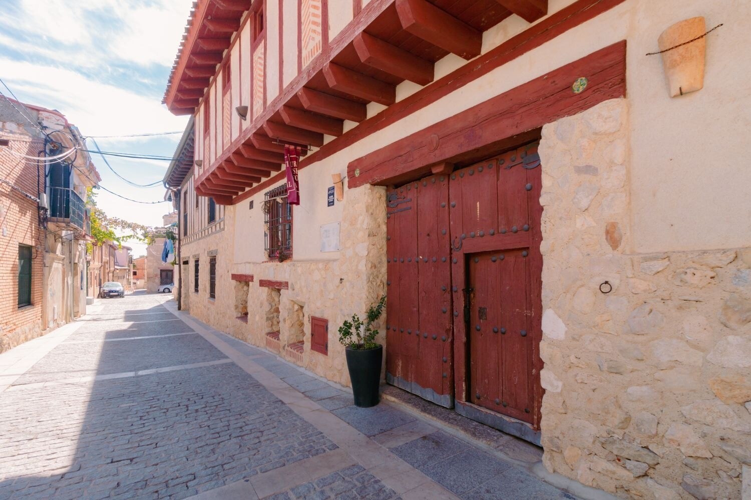 Hotel y hospedaje en Buitrago del Lozoya, Madrid en venta Foto del edificio- Imagen 1 de 47