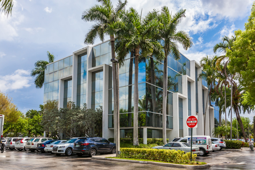 16853-16855 NE 2nd Ave, North Miami Beach, FL en alquiler - Foto del edificio - Imagen 1 de 7