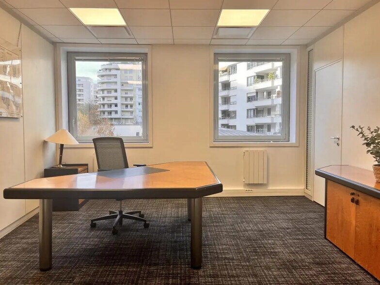 45 Rue Louis Blanc, Courbevoie en alquiler - Foto del edificio - Imagen 3 de 7