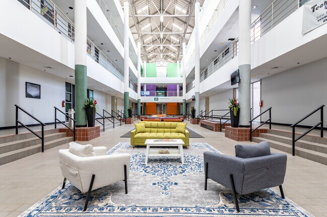 Más detalles de 3463 Magic Dr, San Antonio, TX - Oficina en alquiler