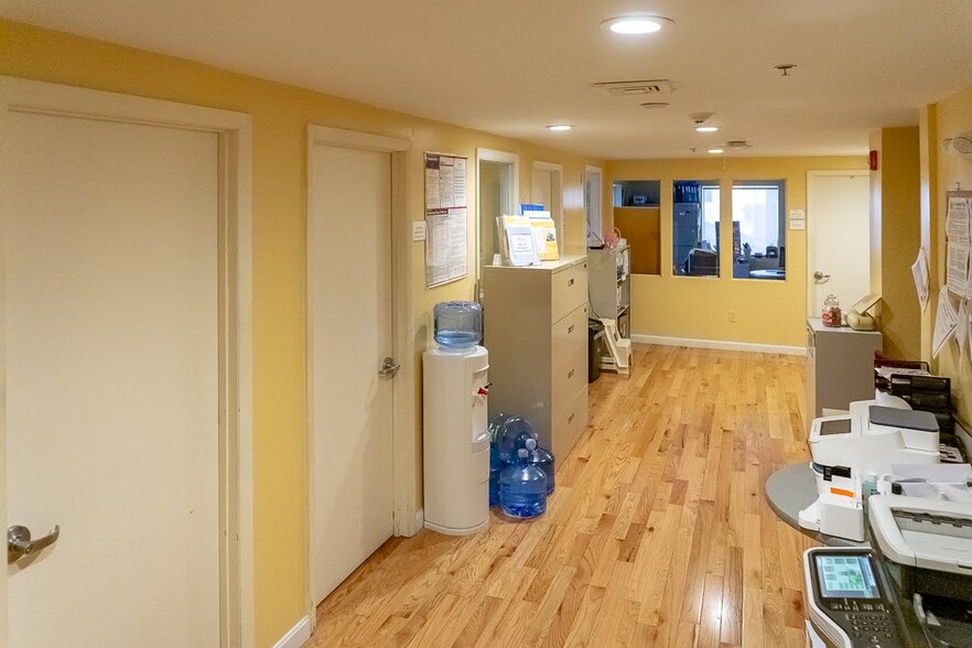 18 Shepard St, Brighton, MA en alquiler - Foto del interior - Imagen 2 de 20