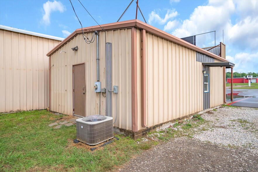 215 W Frank St, Grand Saline, TX en venta - Foto del edificio - Imagen 3 de 22