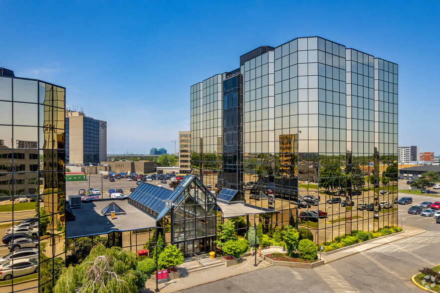 1 Av Holiday, Pointe-claire, QC en alquiler - Foto del edificio - Imagen 2 de 5