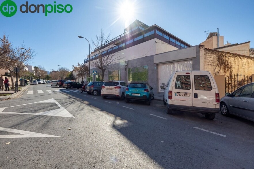 Calle Bruselas, 8, Granada, Granada en venta - Foto del edificio - Imagen 3 de 38