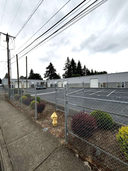 1414 SE 18th Ave, Hillsboro, OR en alquiler - Foto del edificio - Imagen 3 de 7