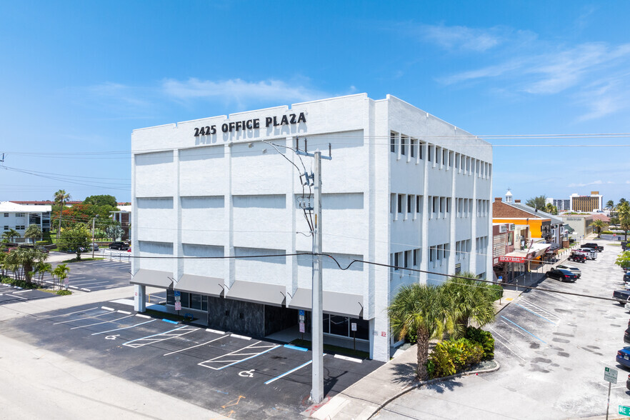 2425 E Commercial Blvd, Fort Lauderdale, FL en alquiler - Foto del edificio - Imagen 1 de 14