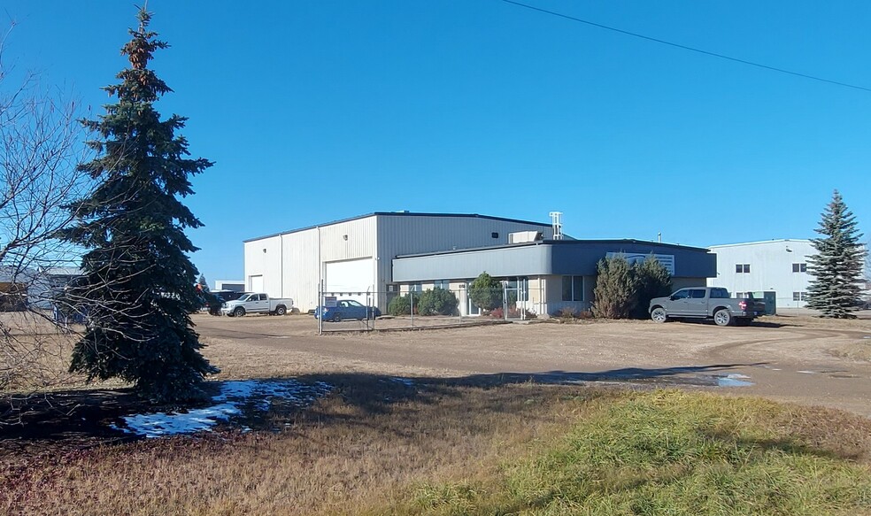 27123 Hwy 597, Lacombe County, AB en venta - Foto del edificio - Imagen 1 de 24