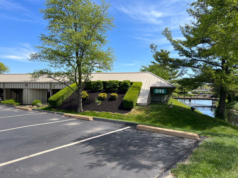 1195 Corporate Lake Dr, Creve Coeur, MO en venta - Foto del edificio - Imagen 1 de 4