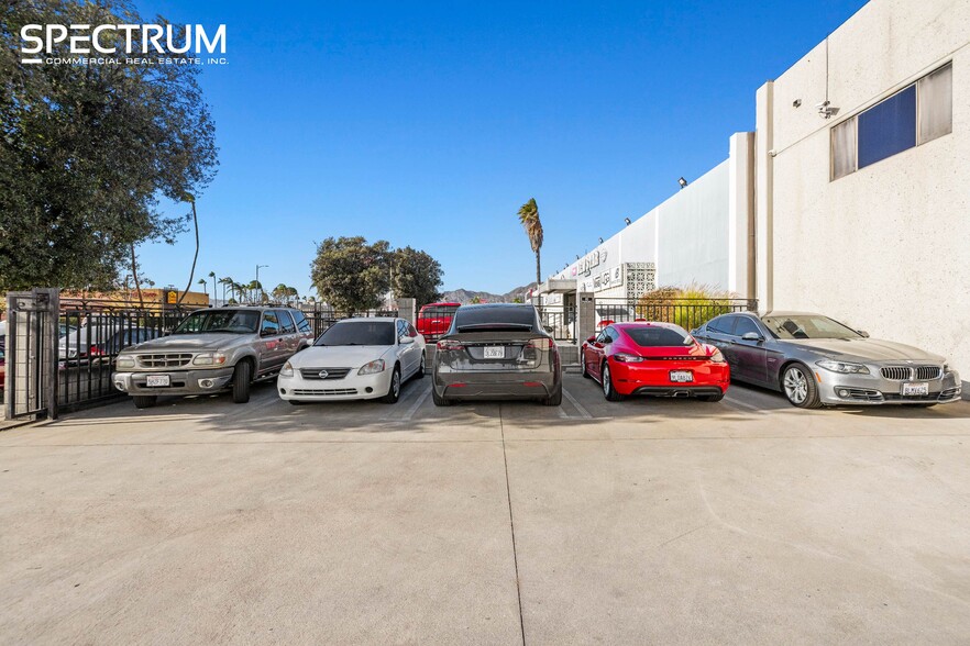 12923 Foothill Blvd, Sylmar, CA en venta - Foto del edificio - Imagen 2 de 24