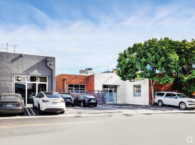 3384 Robertson Pl, Los Angeles, CA en alquiler - Foto del edificio - Imagen 3 de 13