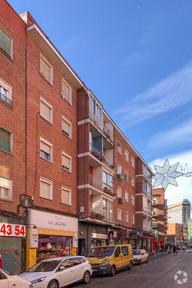 Calle de la Laguna, 107, Madrid, Madrid en venta - Foto del edificio - Imagen 2 de 2